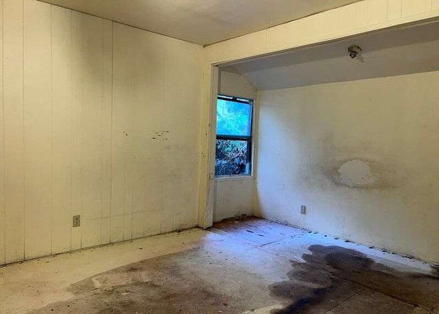 114 River Road, Miranda, CA 95553