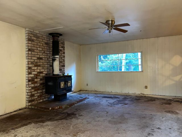 114 River Road, Miranda, CA 95553