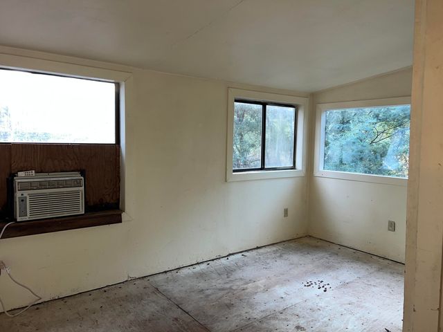 114 River Road, Miranda, CA 95553