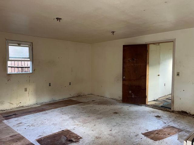 114 River Road, Miranda, CA 95553