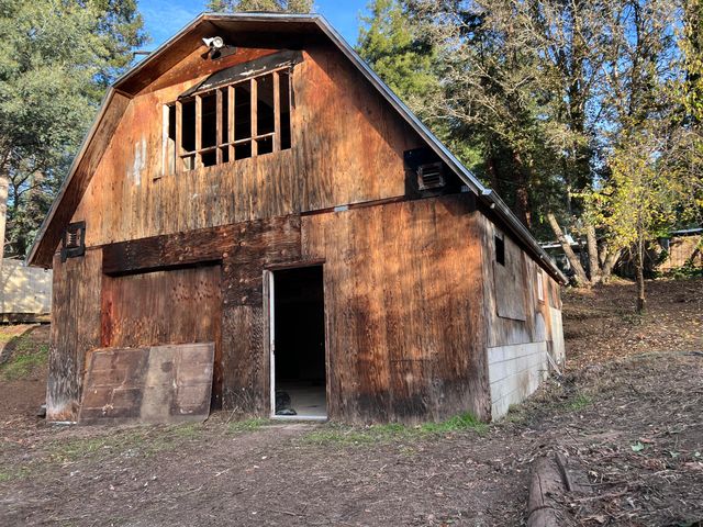 114 River Road, Miranda, CA 95553