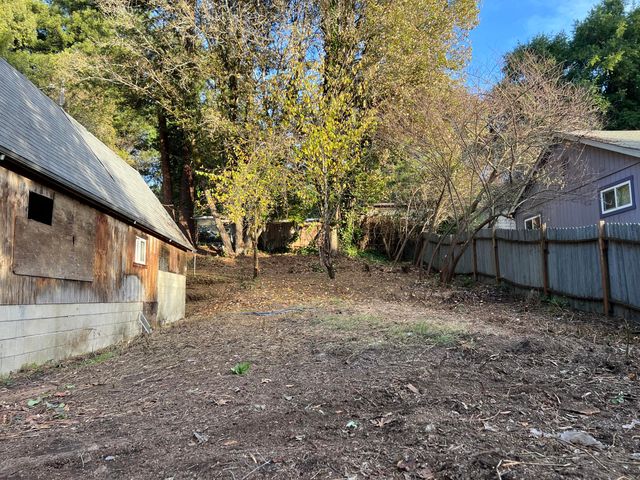 114 River Road, Miranda, CA 95553