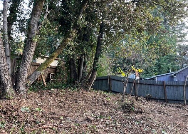 114 River Road, Miranda, CA 95553