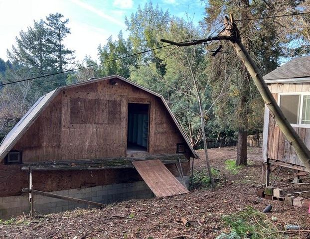 114 River Road, Miranda, CA 95553