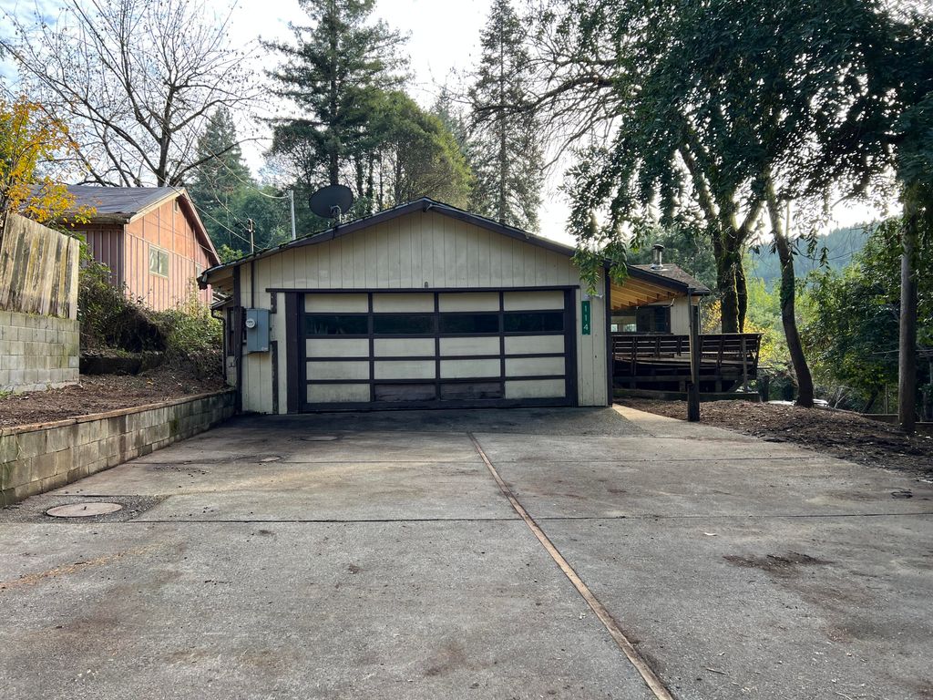 114 River Road, Miranda, CA 95553
