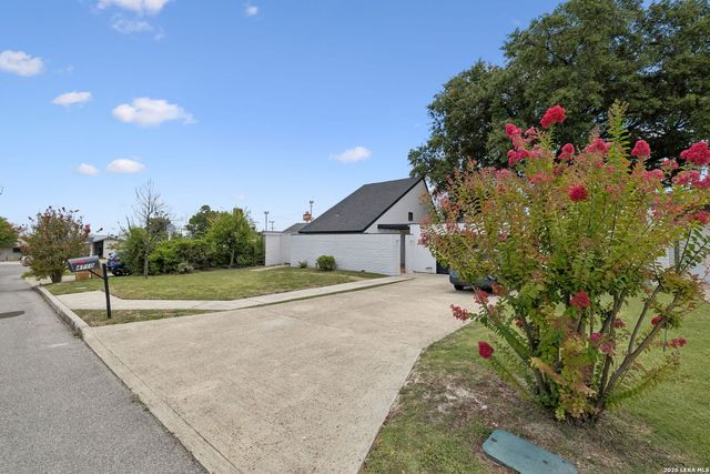 4110 BAY OAKS DR, San Antonio, TX 78240
