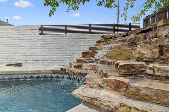 4110 BAY OAKS DR, San Antonio, TX 78240
