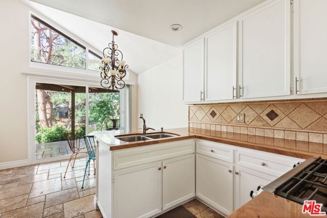 30712 Lakefront Drive, Agoura Hills, CA 91301
