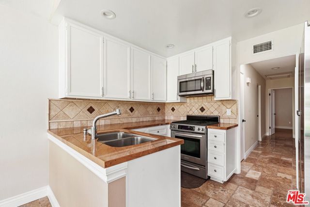 30712 Lakefront Drive, Agoura Hills, CA 91301