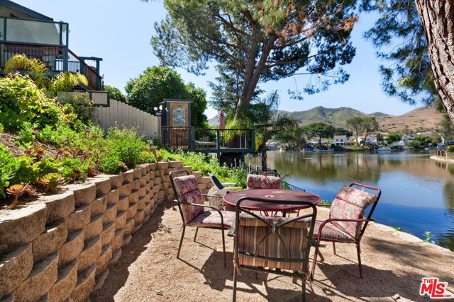 30712 Lakefront Drive, Agoura Hills, CA 91301