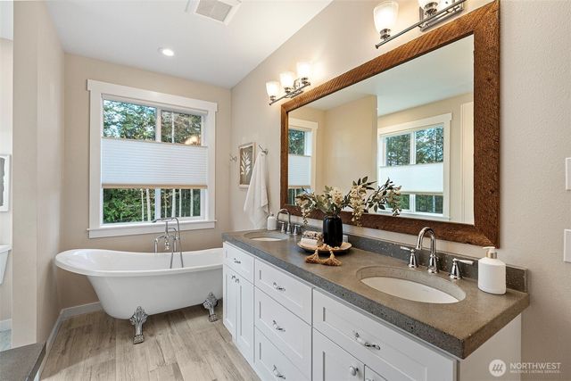 10128 Merlins Lane NW, Bremerton, WA 98312