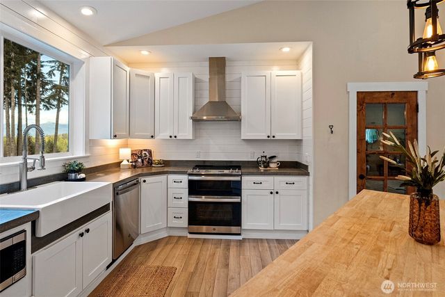 10128 Merlins Lane NW, Bremerton, WA 98312