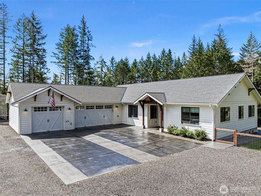 10128 Merlins Lane NW, Bremerton, WA 98312