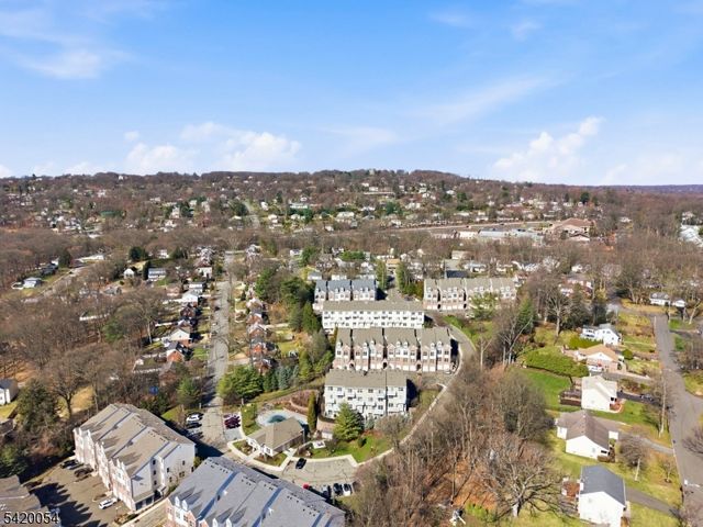 9 Goffle Brook Ct, Hawthorne Boro, NJ 07506