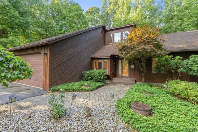 19 River Runne, Schroeppel, NY 13132