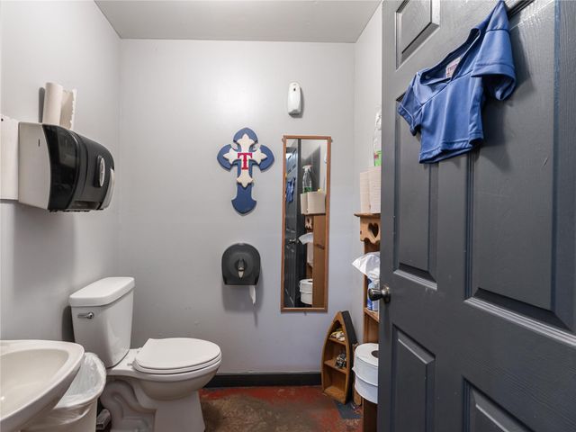 204 W Front Street, Blossom, TX 75416