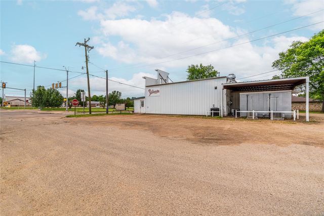 204 W Front Street, Blossom, TX 75416