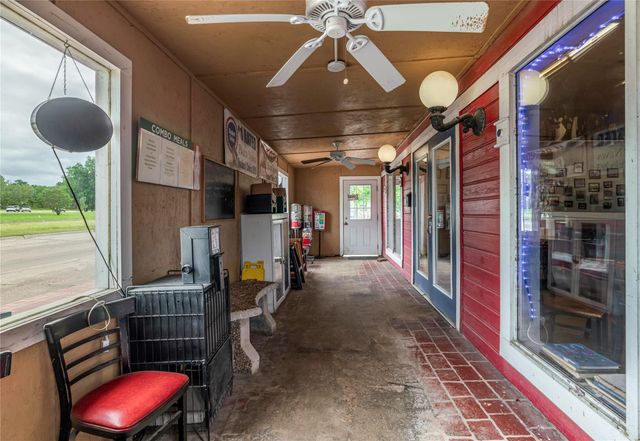 204 W Front Street, Blossom, TX 75416