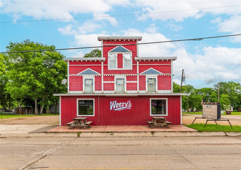 204 W Front Street, Blossom, TX 75416