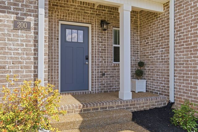 200 Ernest Dr, Lebanon, TN 37087