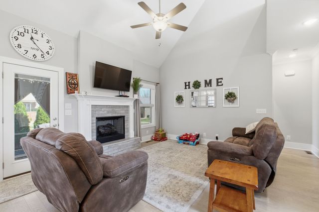 200 Ernest Dr, Lebanon, TN 37087