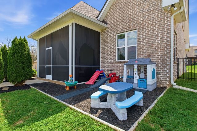 200 Ernest Dr, Lebanon, TN 37087