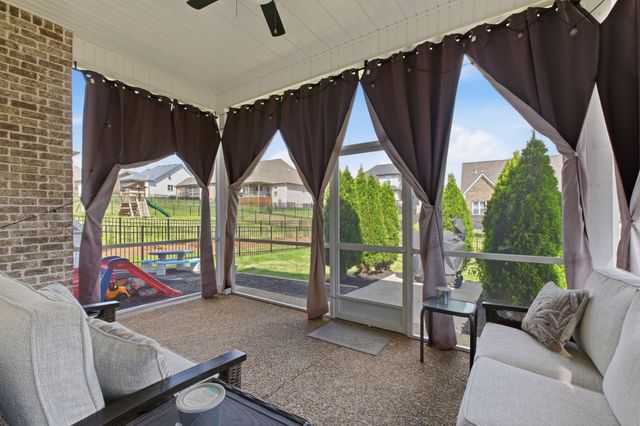 200 Ernest Dr, Lebanon, TN 37087