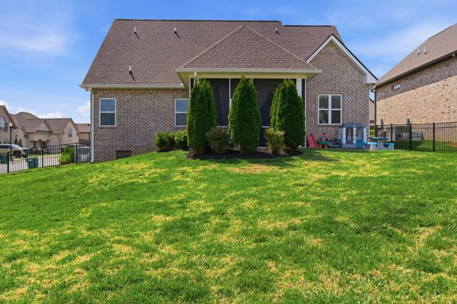 200 Ernest Dr, Lebanon, TN 37087