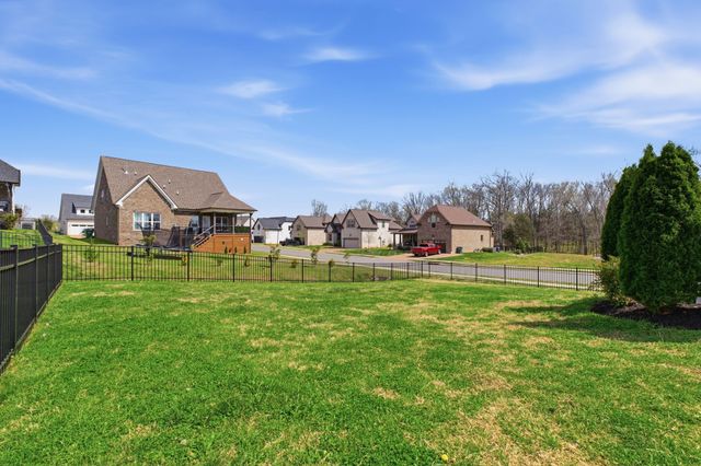 200 Ernest Dr, Lebanon, TN 37087