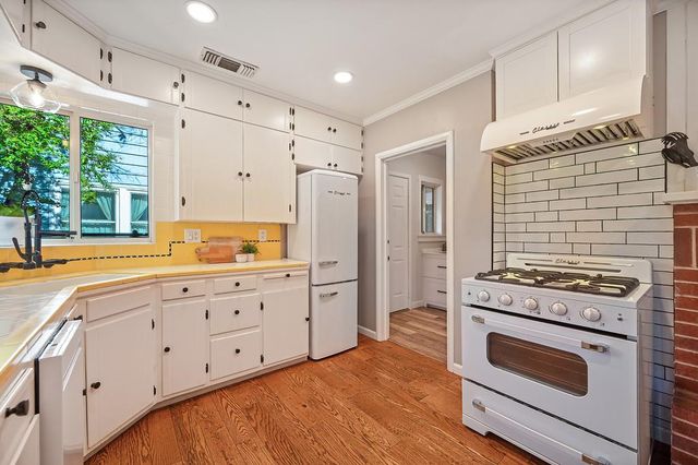 1881 7th Ave, Sacramento, CA 95818
