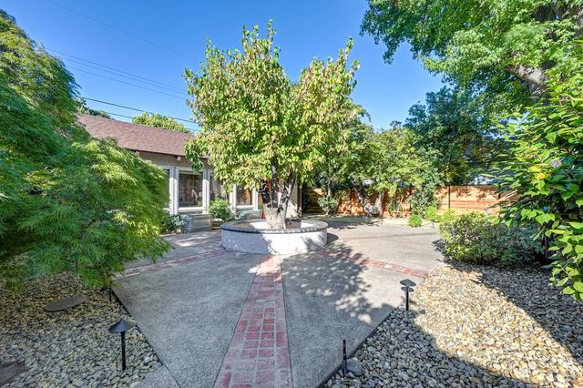 1881 7th Ave, Sacramento, CA 95818
