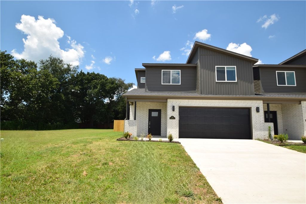 706 Sun Meadows Loop, Centerton, AR 72719