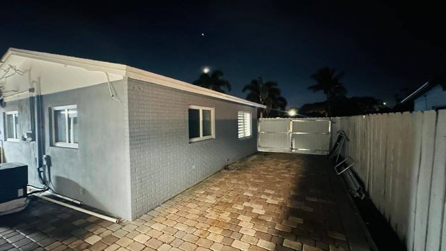 872 HARTH Drive, West Palm Beach, FL 33415