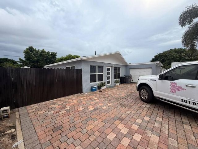872 HARTH Drive, West Palm Beach, FL 33415