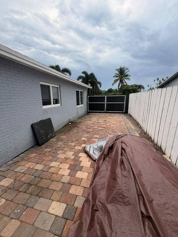 872 HARTH Drive, West Palm Beach, FL 33415