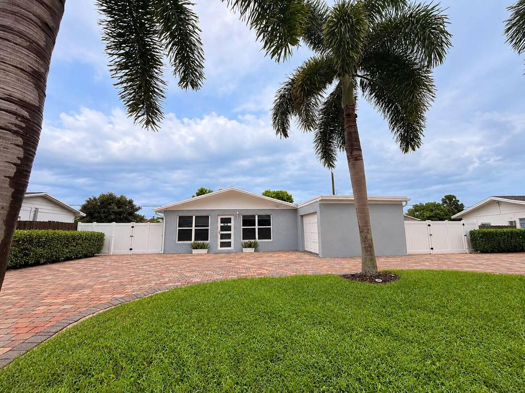 872 HARTH Drive, West Palm Beach, FL 33415
