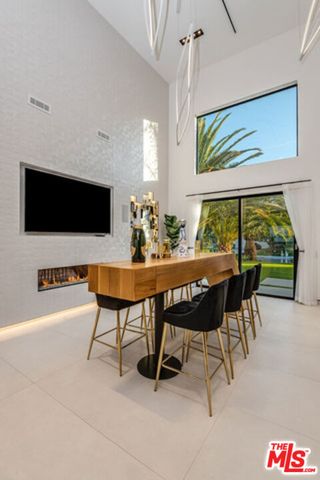 25879 Chalmers Place, Calabasas, CA 91302