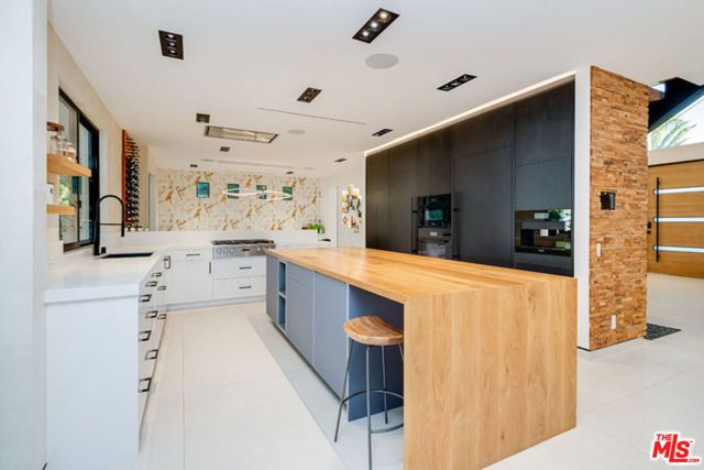 25879 Chalmers Place, Calabasas, CA 91302