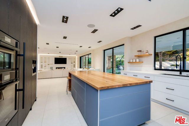 25879 Chalmers Place, Calabasas, CA 91302