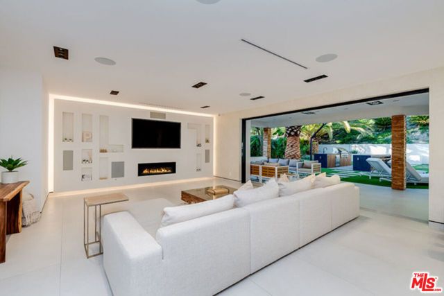 25879 Chalmers Place, Calabasas, CA 91302