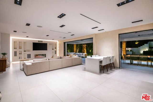 25879 Chalmers Place, Calabasas, CA 91302