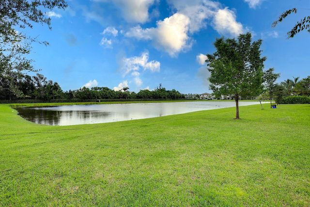 8985 Gulf Run Way, Lake Worth, FL 33467