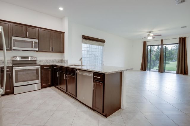 8985 Gulf Run Way, Lake Worth, FL 33467
