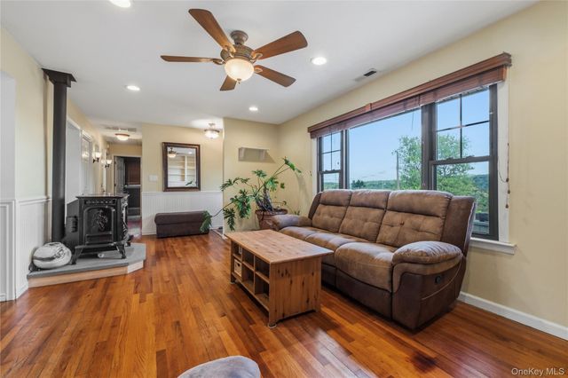 28 Hilltop Drive, Mahopac, NY 10541