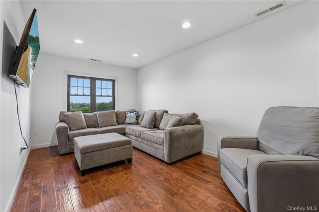 28 Hilltop Drive, Mahopac, NY 10541