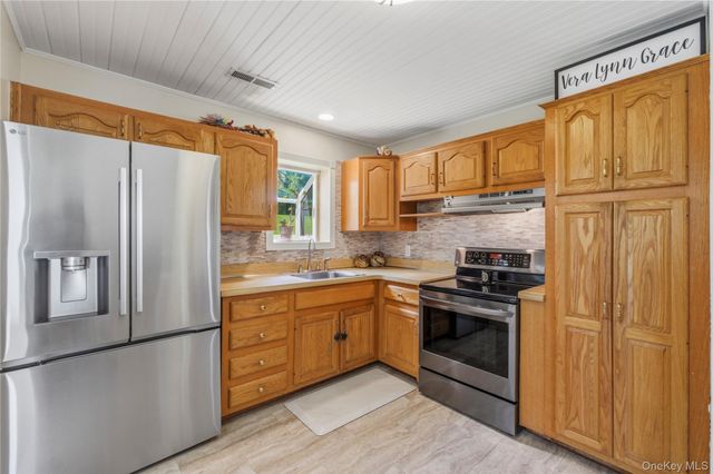 28 Hilltop Drive, Mahopac, NY 10541