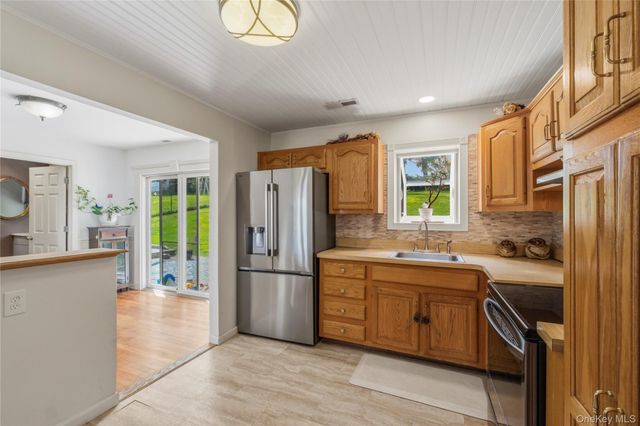 28 Hilltop Drive, Mahopac, NY 10541