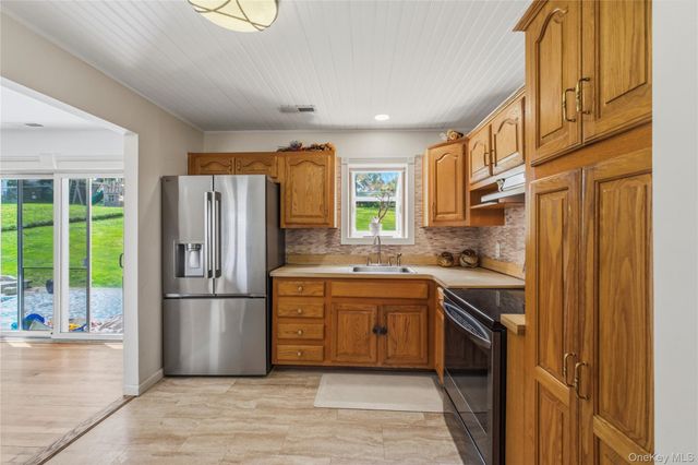 28 Hilltop Drive, Mahopac, NY 10541