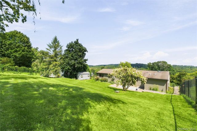 28 Hilltop Drive, Mahopac, NY 10541