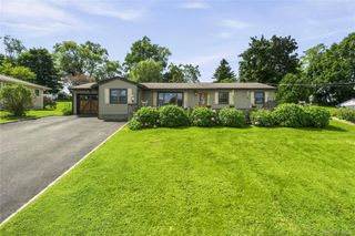 28 Hilltop Drive, Mahopac, NY 10541